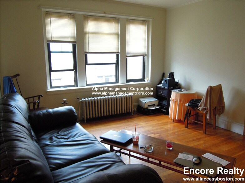 Building Photo - 349 Pleasant St