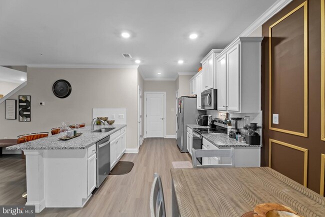 Building Photo - 10001 Maids Fancy Way