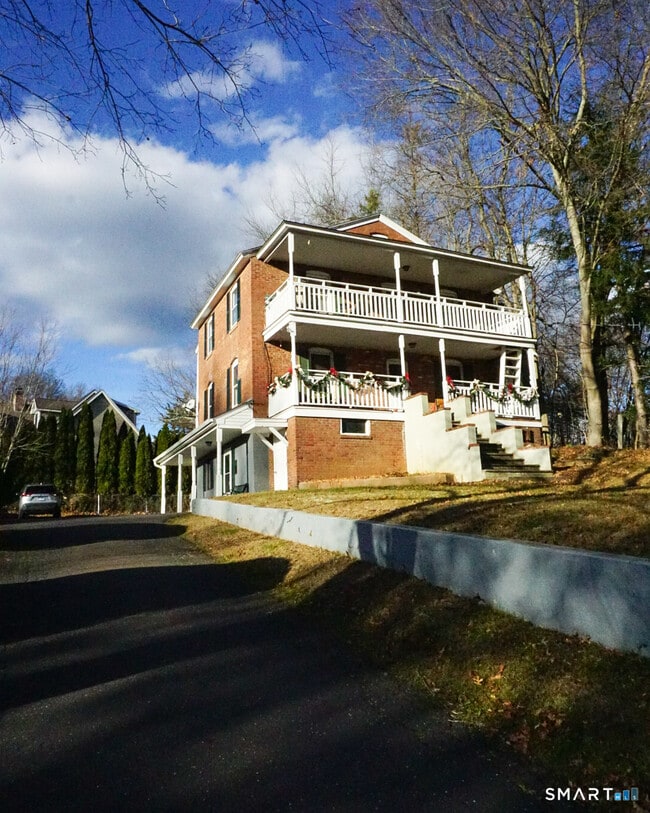 Building Photo - 251 Main St