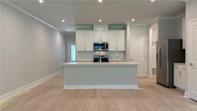 Building Photo - 3235 Cherry Dr