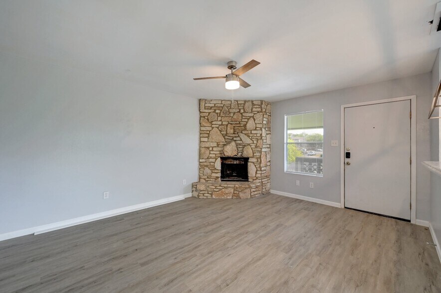 Building Photo - 801 Bracewood Cir