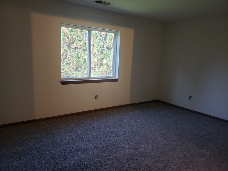 Building Photo - 934 Rockefeller Ln