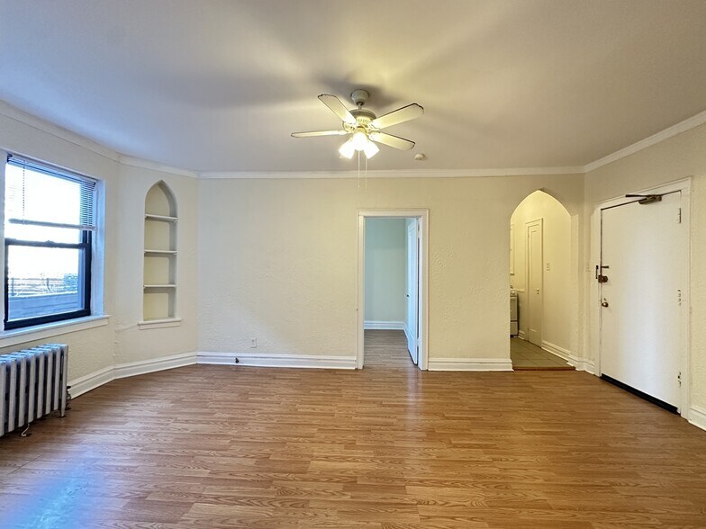 Building Photo - 4830 N Damen Ave