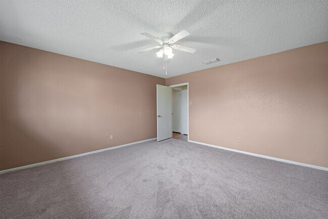 Building Photo - 807 Seacliff Dr