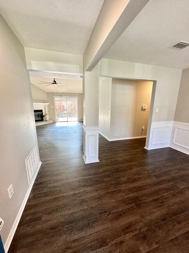 Building Photo - 918 Claeven Cir