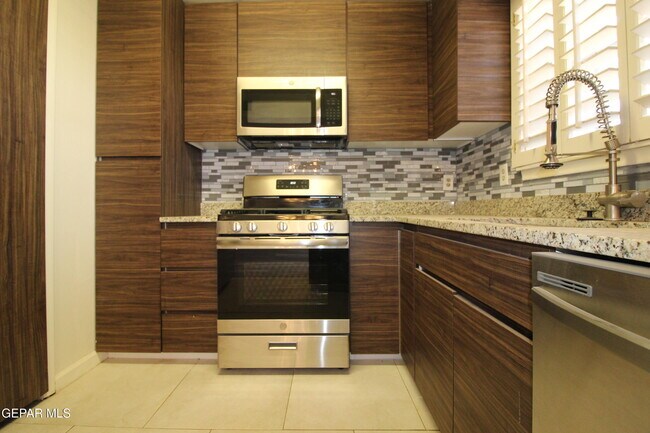Building Photo - 350 Thunderbird Dr
