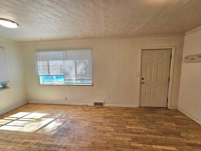 Building Photo - 755 19th St