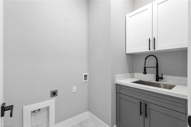 Building Photo - 3307 6th St SW