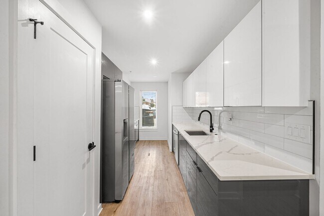 Building Photo - 933 N 29th St