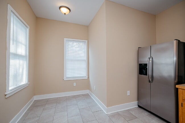 Building Photo - Renovated 2 Bed 2 Bath Charleston Victorian Home
