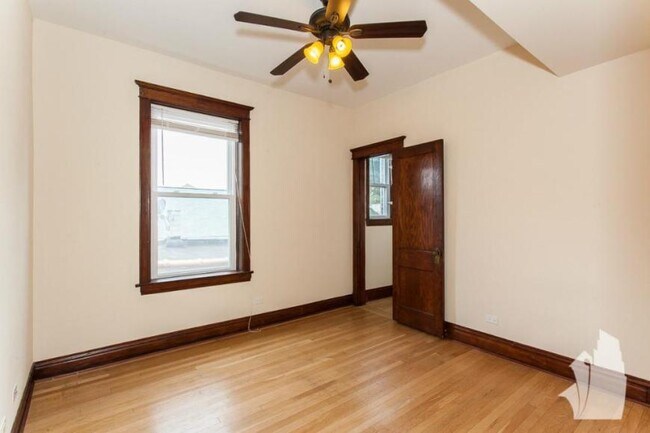 Building Photo - 2 bedroom in Chicago IL 60613