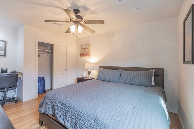 Building Photo - 800 Sherwood Dr