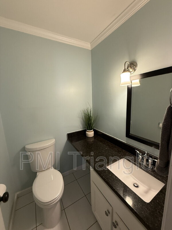 Building Photo - 4301 Ellinwood Dr