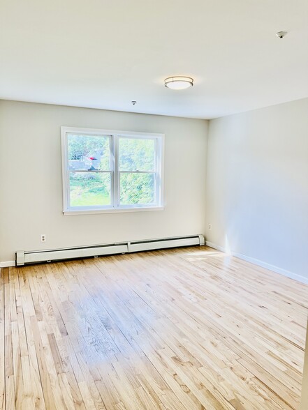 Building Photo - 166 Woodside Ave