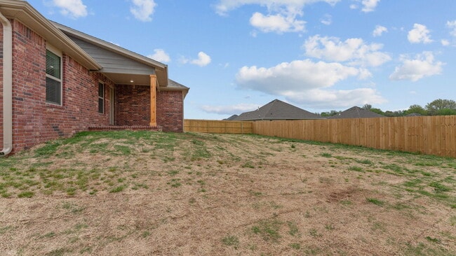 Building Photo - "Lovely 3-Bed Oasis with Granite Touches &...