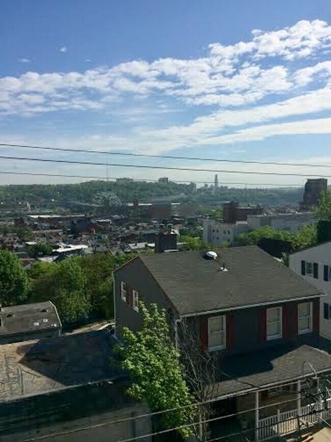 Building Photo - *** Southside Slopes Apartments * Pet Friendly * Walk to E. Carson St. * Available Now * Spacious...