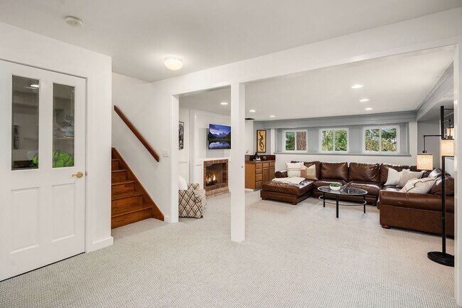 Building Photo - Modern Elegance Meets Island Living! |8475...