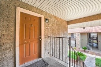 Building Photo - 5121 River Glen Dr
