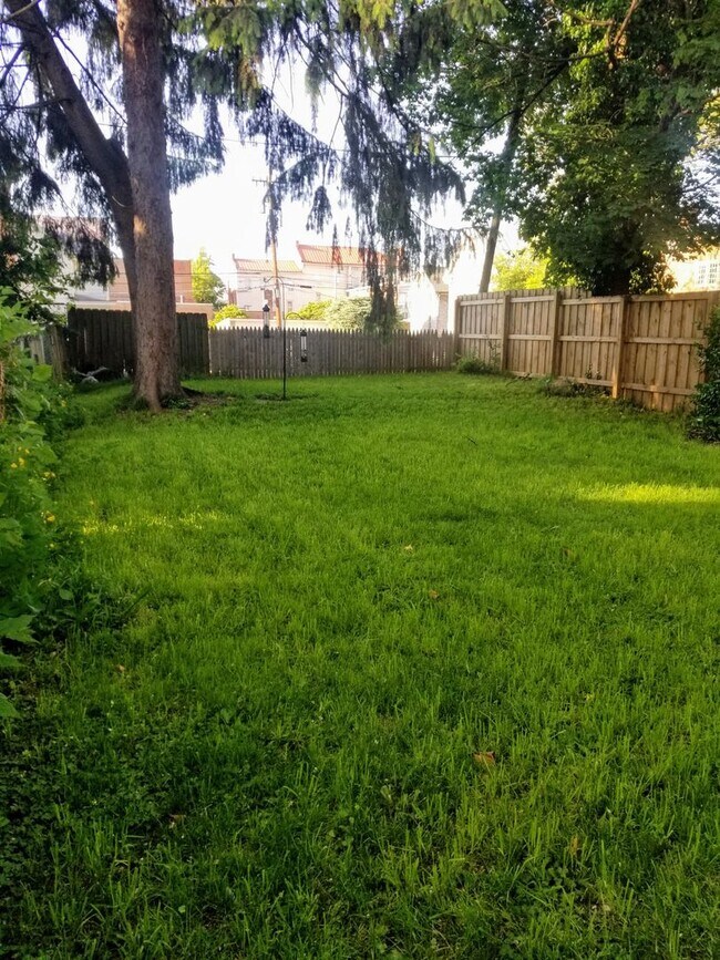 Building Photo - Spacious 1790s Gem in downtown Carlisle: Pet-Friendly, Fenced Yard, Laundry, Screened Porch, Near...