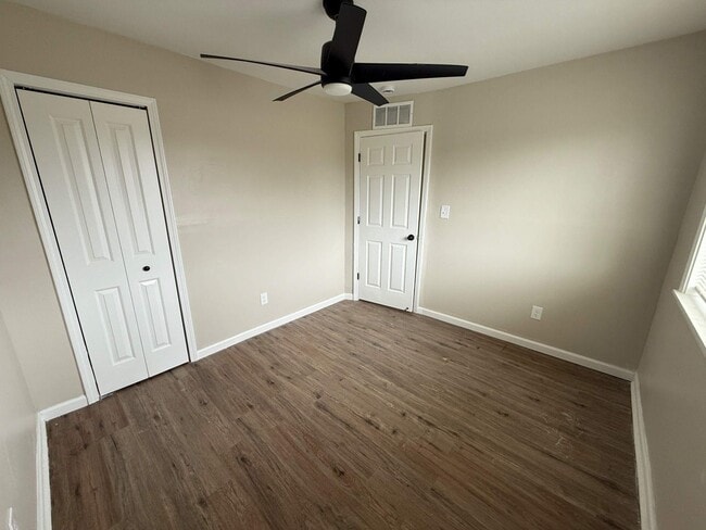 Building Photo - Freshly Renovated 3-Bedroom Home – Quality...