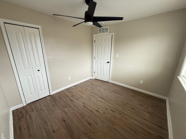 Building Photo - Renovated 3-Bedroom Home – Section 8 Accep...