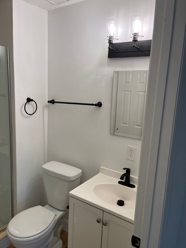 Building Photo - Second Floor Unit; Amazing College Park Lo...