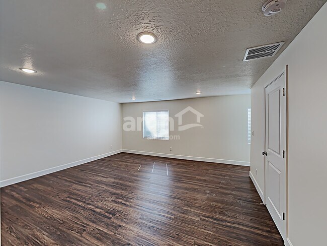 Building Photo - 6026 S Jordan Pkwy W