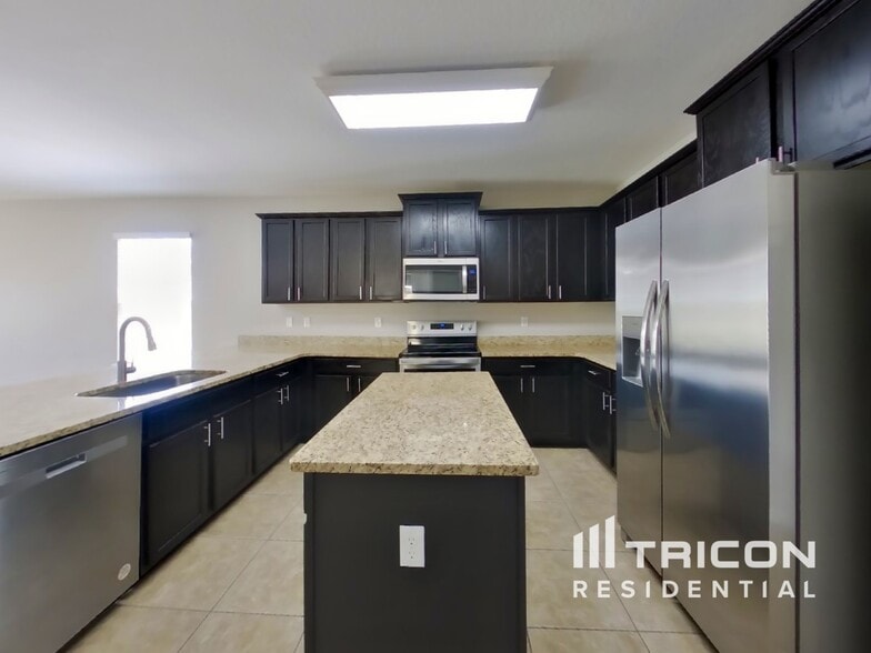 Building Photo - 1617 Tamarind Rd