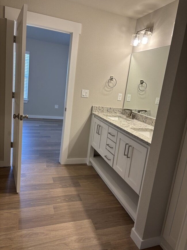 Building Photo - Brand New Duplex!