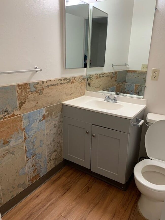 Building Photo - Charming 2-Story 2-Bedroom, 1-Bath Unit in...