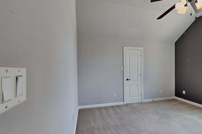 Building Photo - 601 Green Pointe Dr