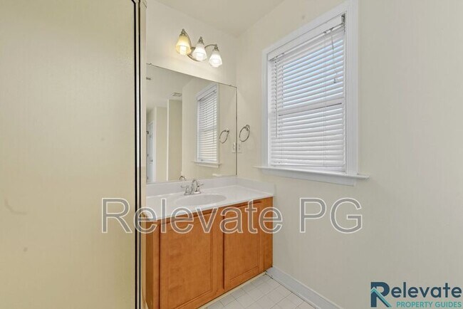 Building Photo - 1803 Rose Ave