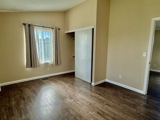 Building Photo - 600-606 Dolan Rd