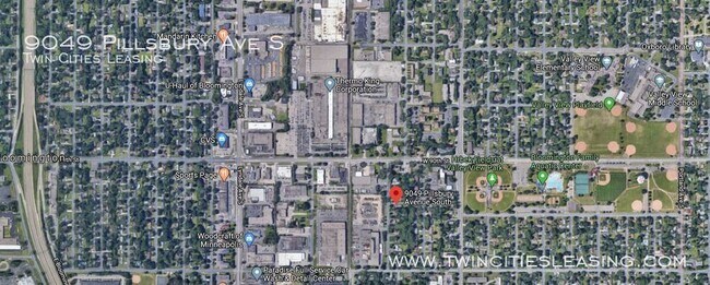 Building Photo - 3 Bedrooms Top Level w/ Full Bath - 2 Car ...