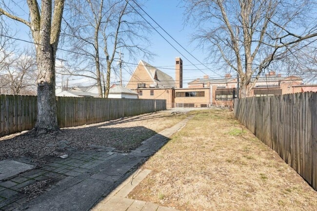 Building Photo - 274 E Barthman Ave