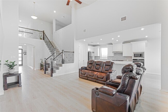 Building Photo - 213 Mira Mesa Dr