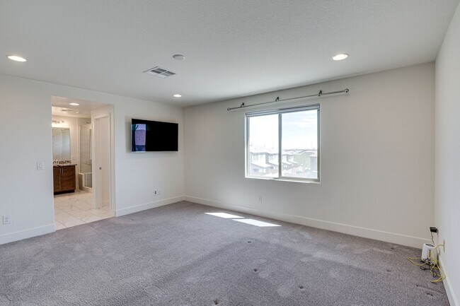 Building Photo - Absolutely Amazing Home in the Southwest! Check it out today!