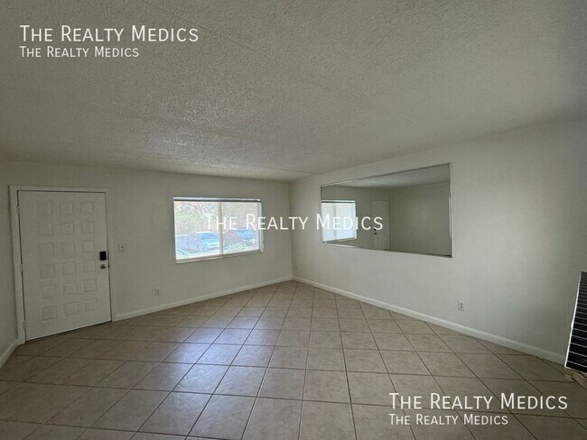Building Photo - 1030 S Palmetto Ave