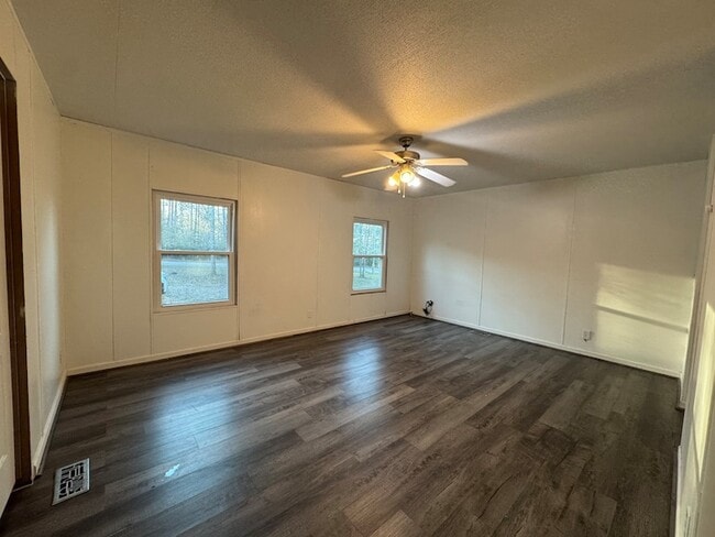 Building Photo - 22 Pine St