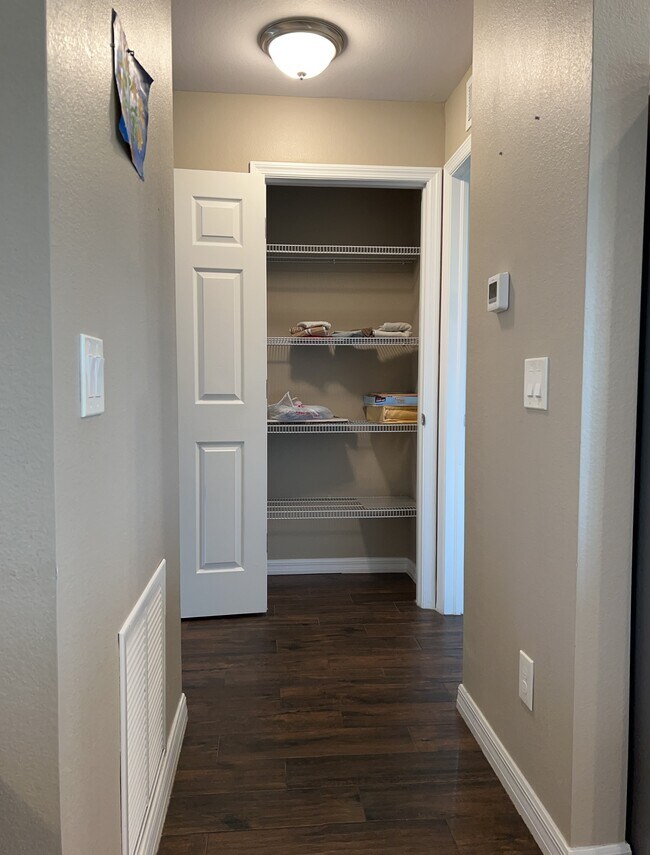 Building Photo - 1206 Venus Loop