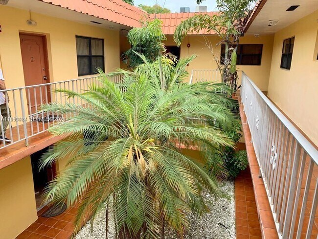 Building Photo - 3522 NE 166th St