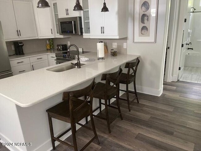 Building Photo - Fully furnished! Welcome to your dream ren...