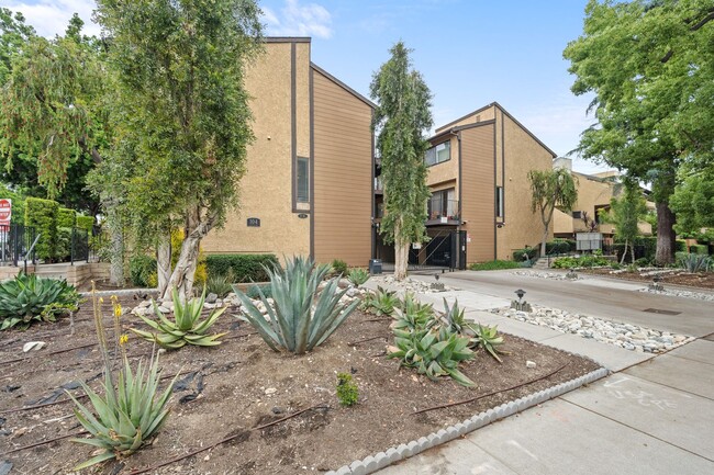 Primary Photo - Stylish Pasadena Townhome: 2 Bedrooms, Upd...