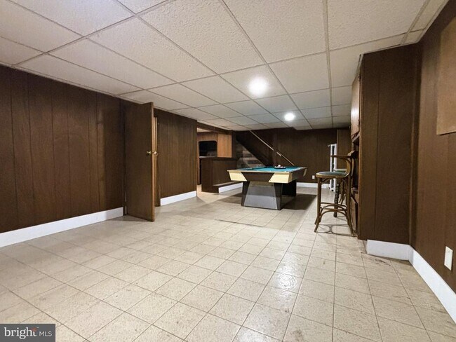 Building Photo - 415 Monmouth Dr
