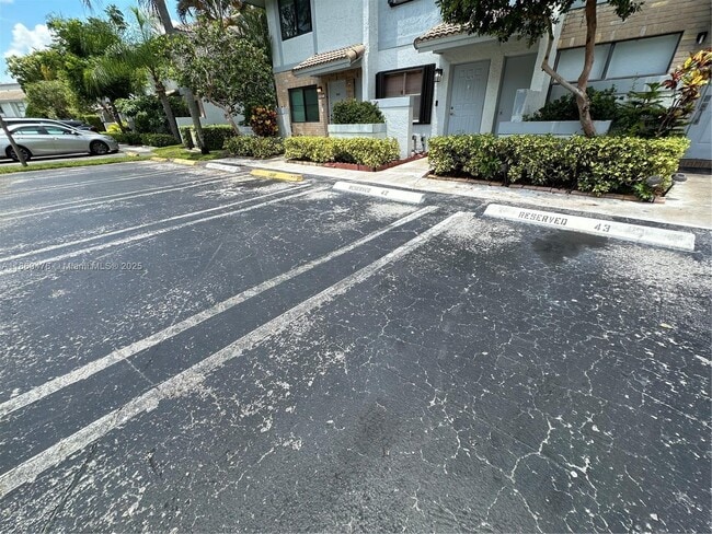Building Photo - 9865 Riverside Dr