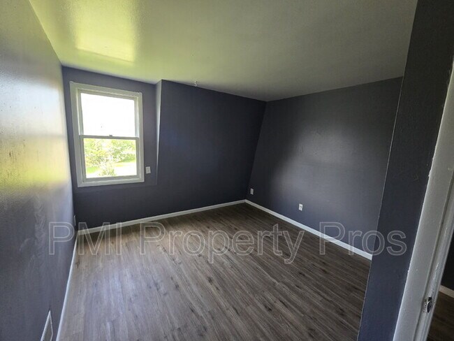 Building Photo - 8842 N 95th St