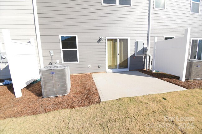 Building Photo - 752 Kitfox Dr NW