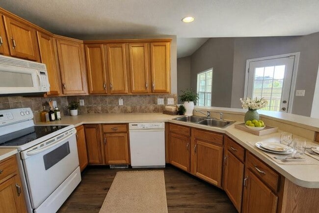 Building Photo - Your Next Home Sweet Home Awaits!