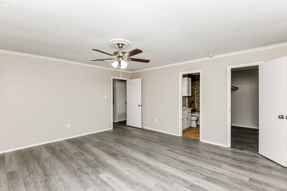 Building Photo - 2321 Oakside Dr