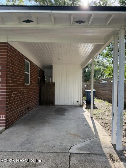 Building Photo - 2404 Red Oak Dr